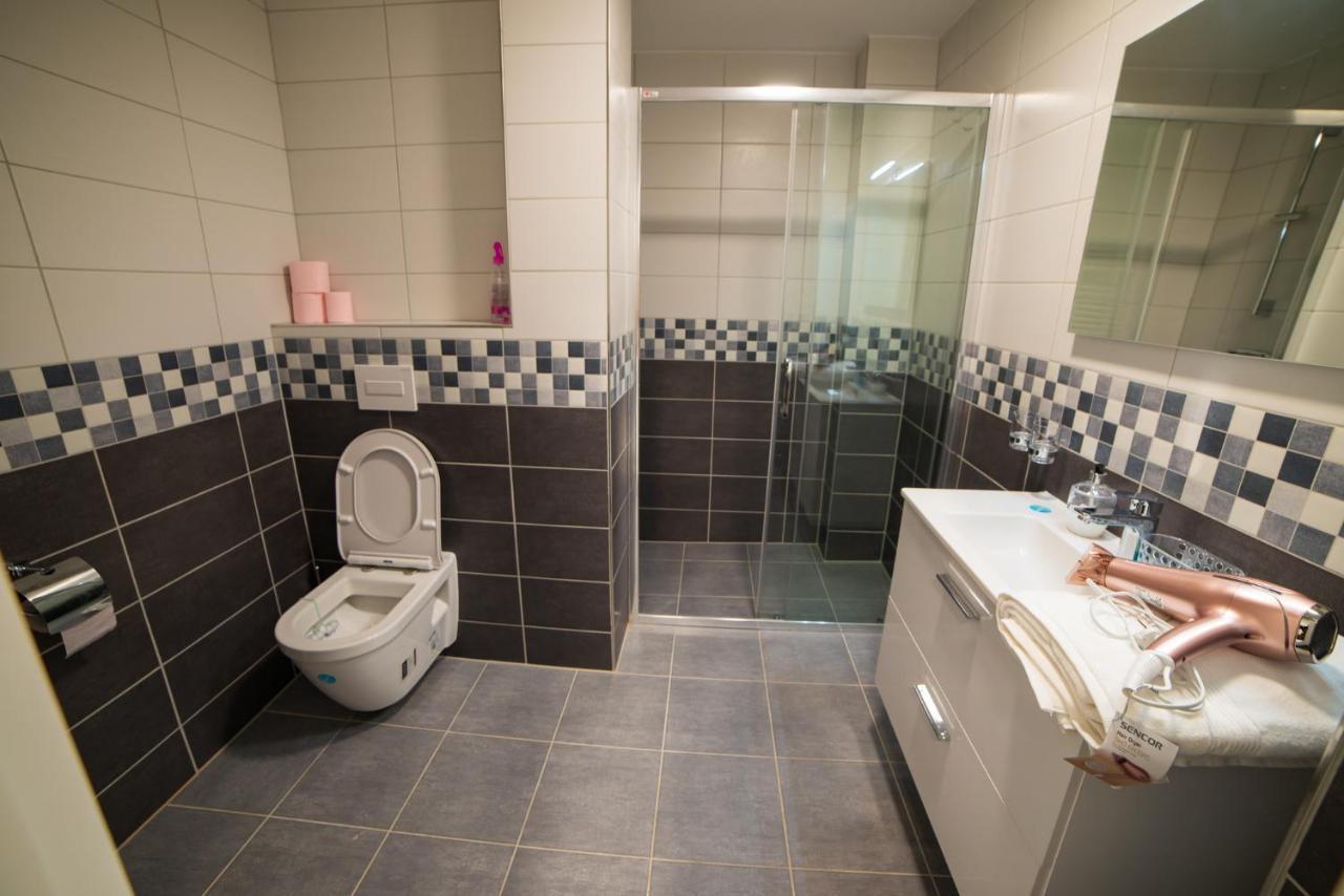 Top Class Apartments In Carlsbad Karlsbad Buitenkant foto