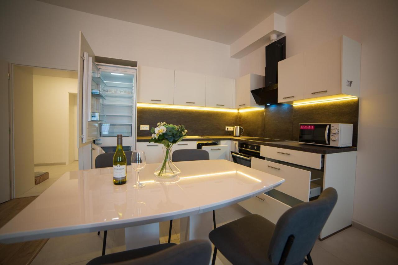 Top Class Apartments In Carlsbad Karlsbad Buitenkant foto