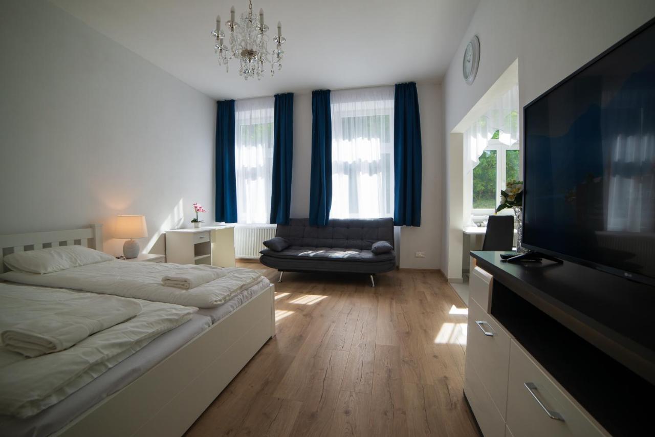 Top Class Apartments In Carlsbad Karlsbad Buitenkant foto