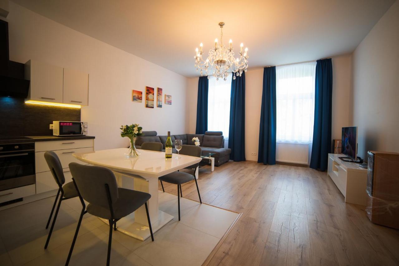 Top Class Apartments In Carlsbad Karlsbad Buitenkant foto