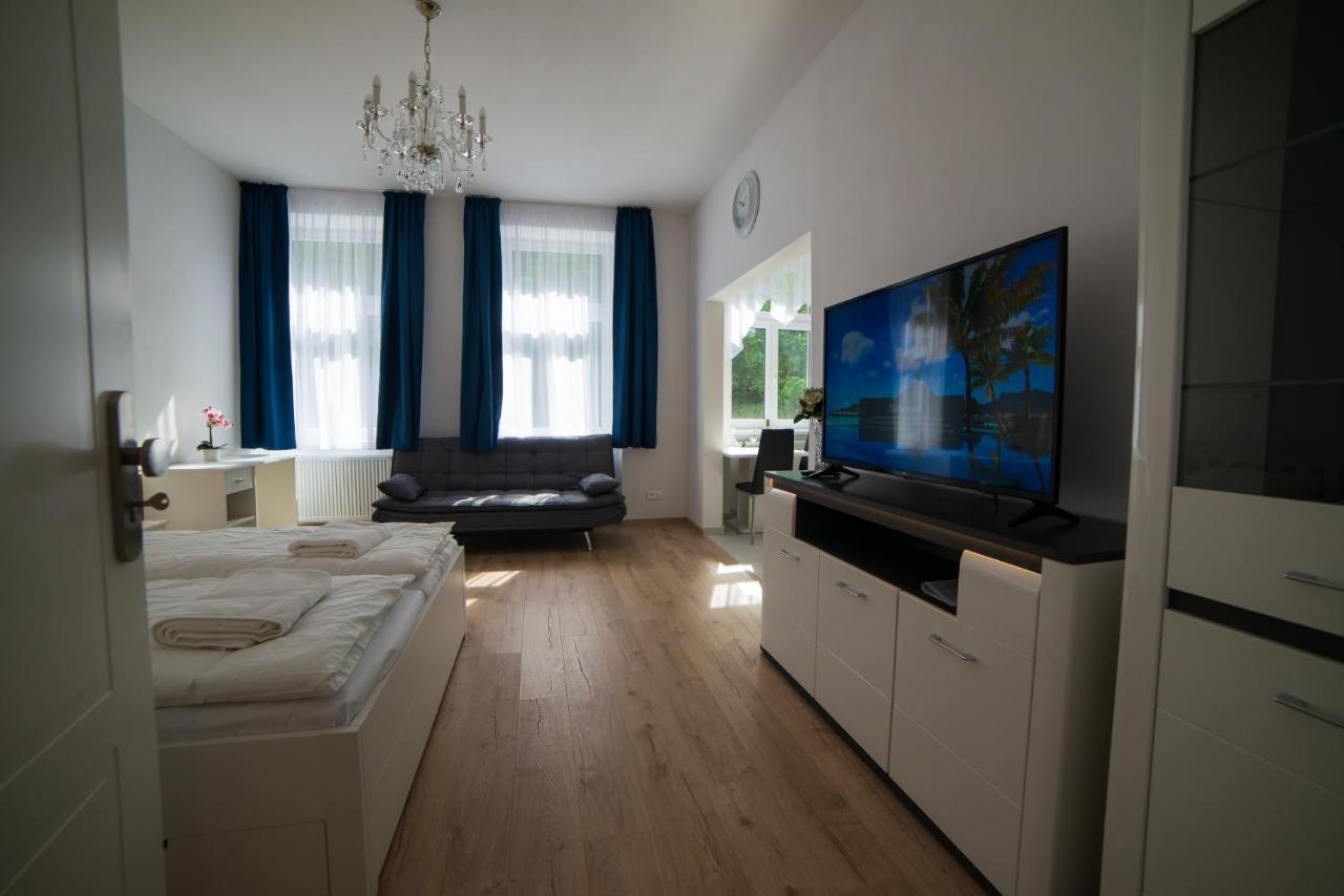 Top Class Apartments In Carlsbad Karlsbad Buitenkant foto