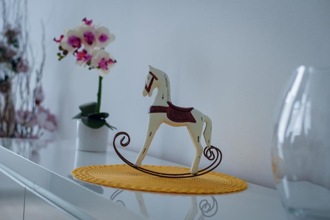 Top Class Apartments In Carlsbad Karlsbad Buitenkant foto