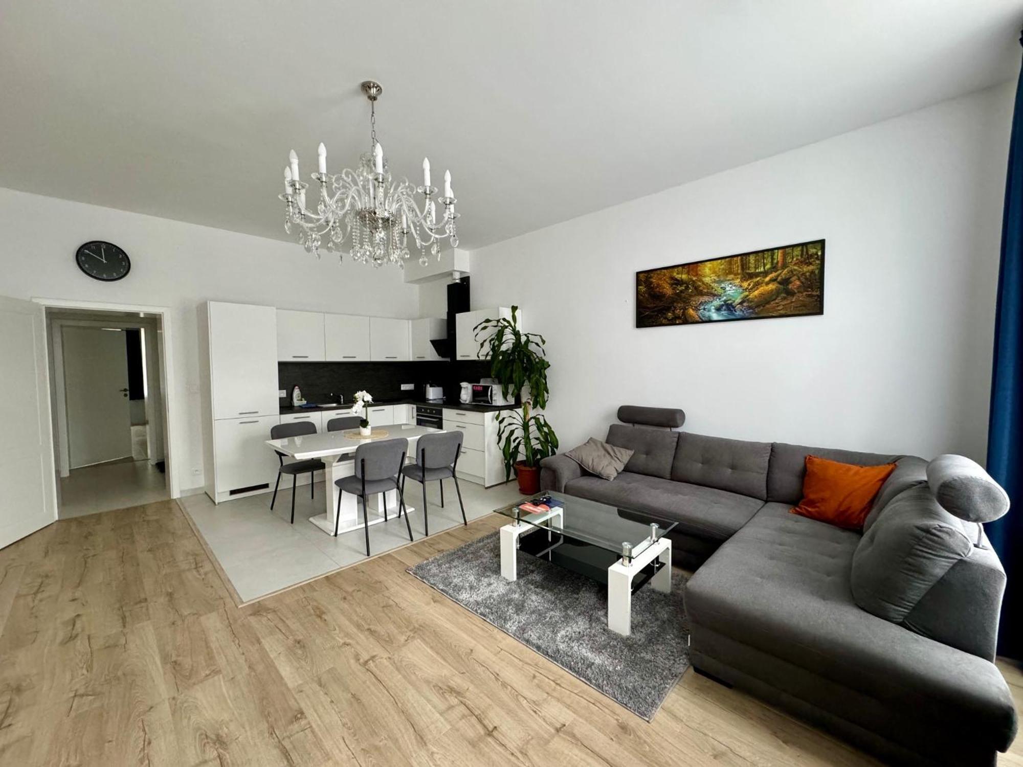 Top Class Apartments In Carlsbad Karlsbad Buitenkant foto